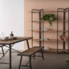 Conjunto de mesa con silla y estantería para jardín