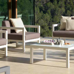 Conjunto de terraza marron y beig