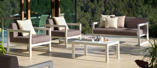 Conjunto de terraza marron y beig